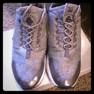 AIR HUARACHE BY NIKE! Size 8.5 Women